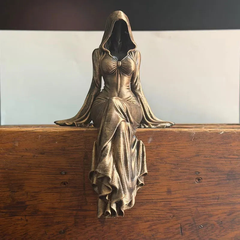 Vrouwe Reaper - etherische figuursculptuur met capuchon