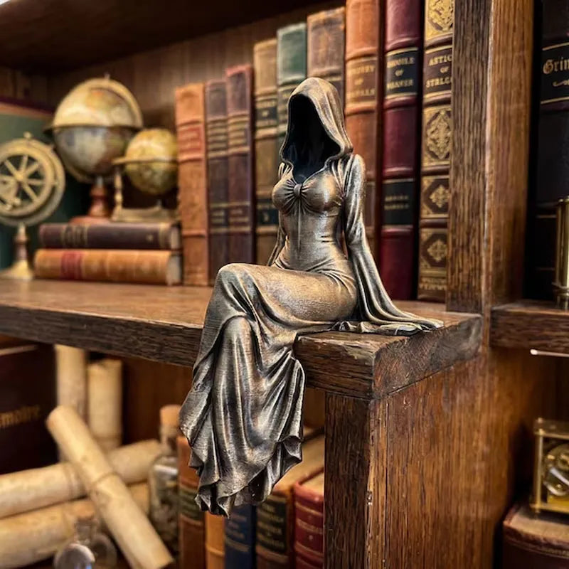 Vrouwe Reaper - etherische figuursculptuur met capuchon