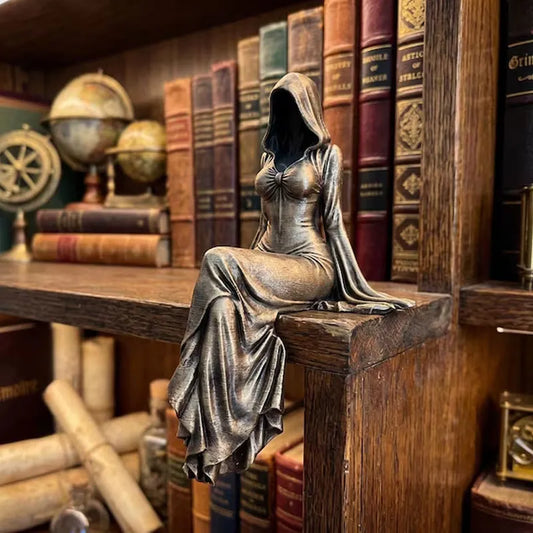 Vrouwe Reaper - etherische figuursculptuur met capuchon