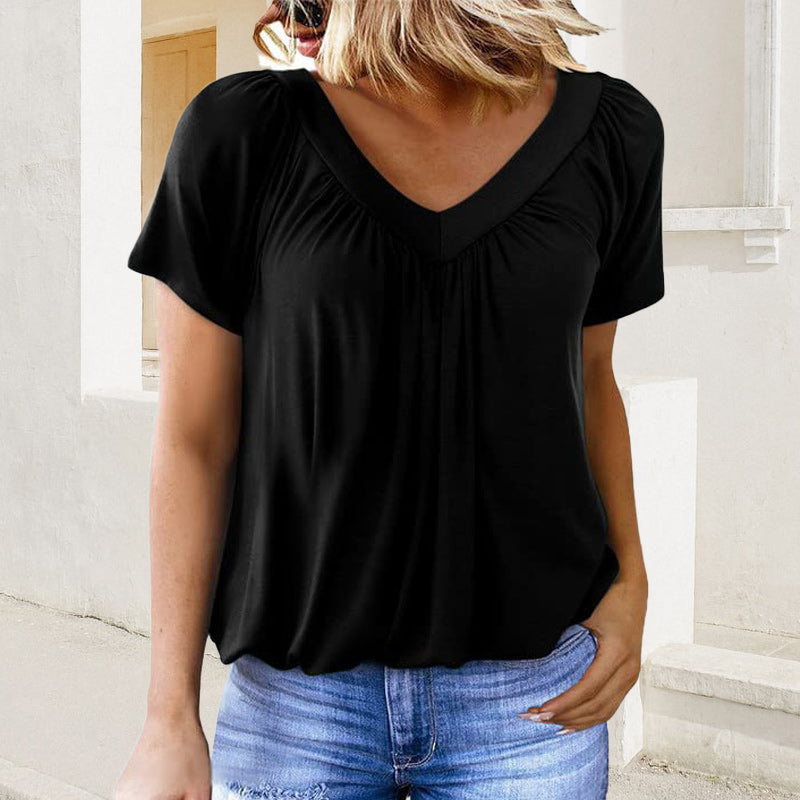 Casual damesblouse met plooien, V-hals en korte mouwen.