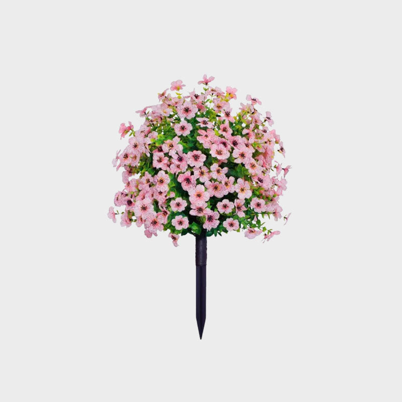 Bloemdecoratie met kunstmatige eucalyptus en viooltjes voor in de gron