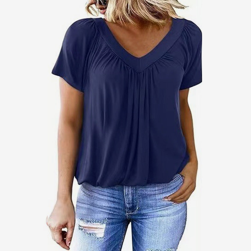 Casual damesblouse met plooien, V-hals en korte mouwen.