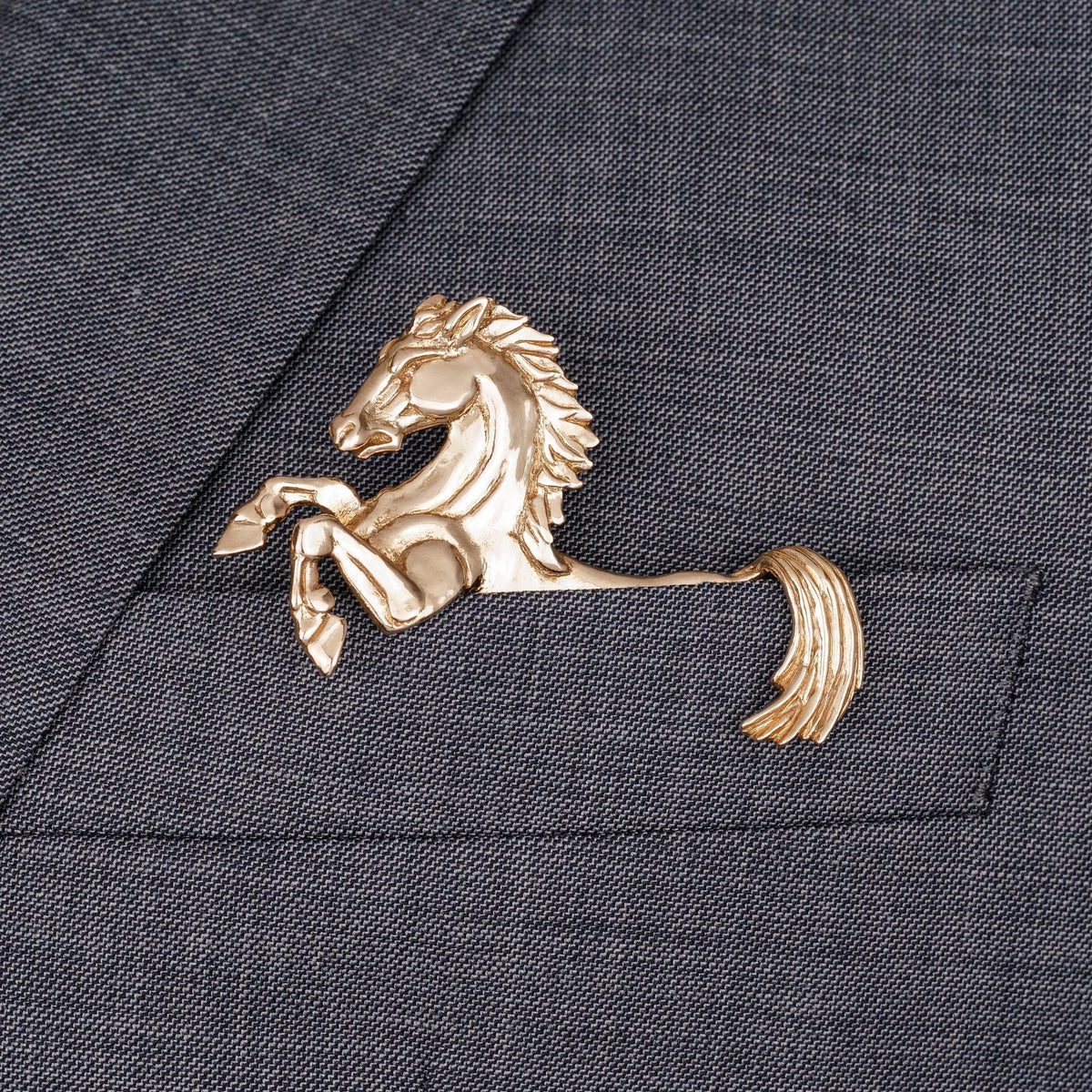 ✨ Luxe, sculpturale dierenbroche – Exclusief statement-item voor pakken en blazers