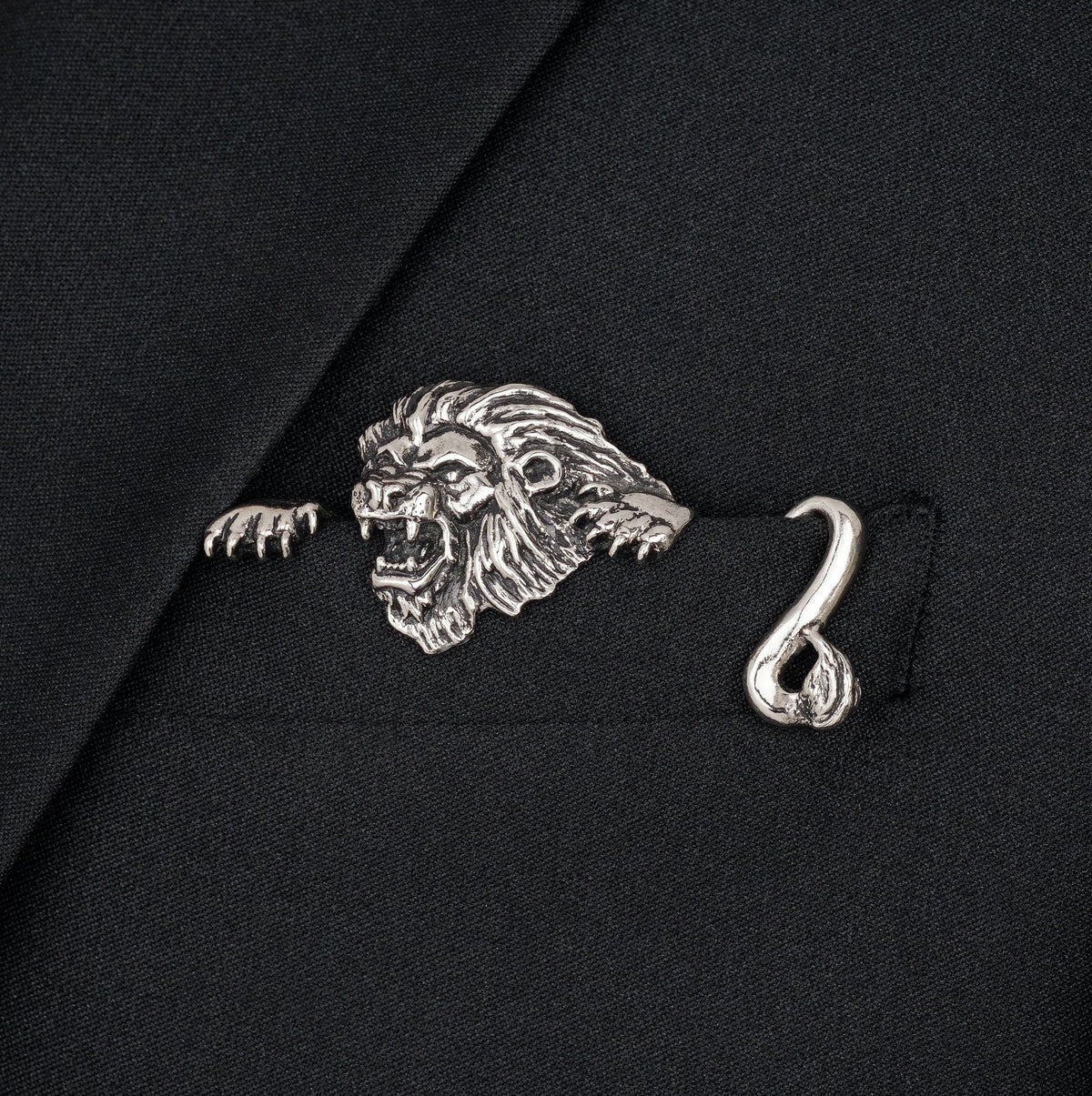 ✨ Luxe, sculpturale dierenbroche – Exclusief statement-item voor pakken en blazers