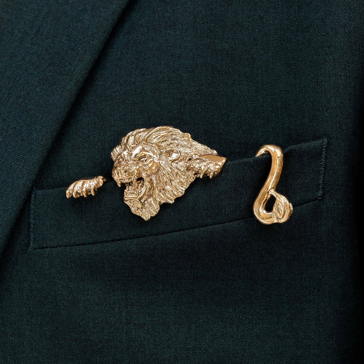 ✨ Luxe, sculpturale dierenbroche – Exclusief statement-item voor pakken en blazers