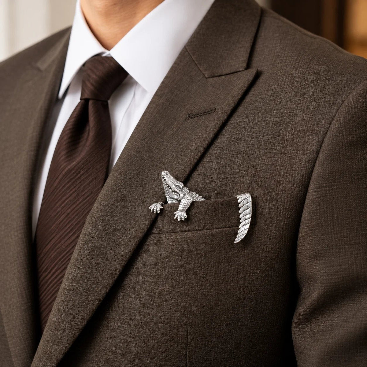 ✨ Luxe, sculpturale dierenbroche – Exclusief statement-item voor pakken en blazers