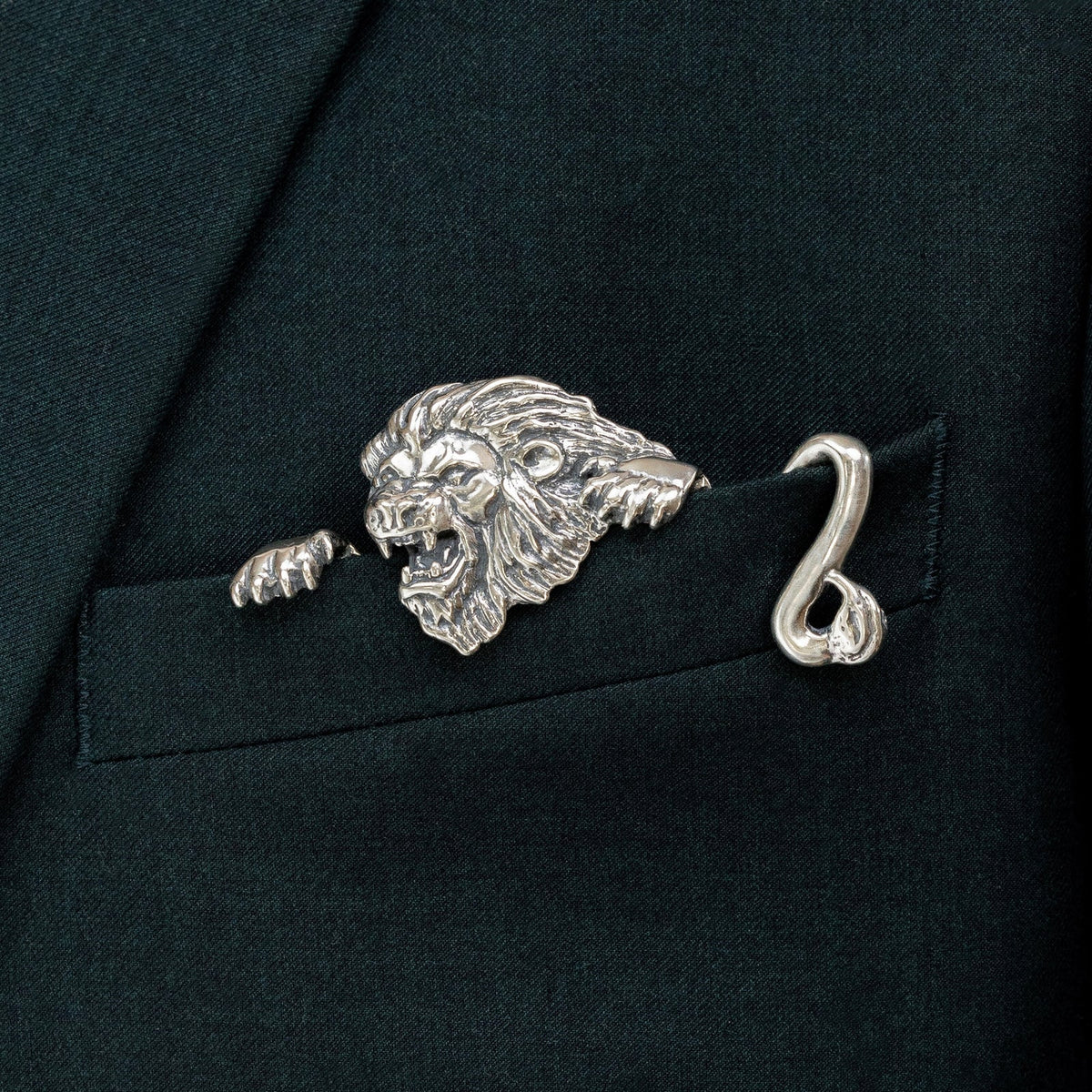 ✨ Luxe, sculpturale dierenbroche – Exclusief statement-item voor pakken en blazers