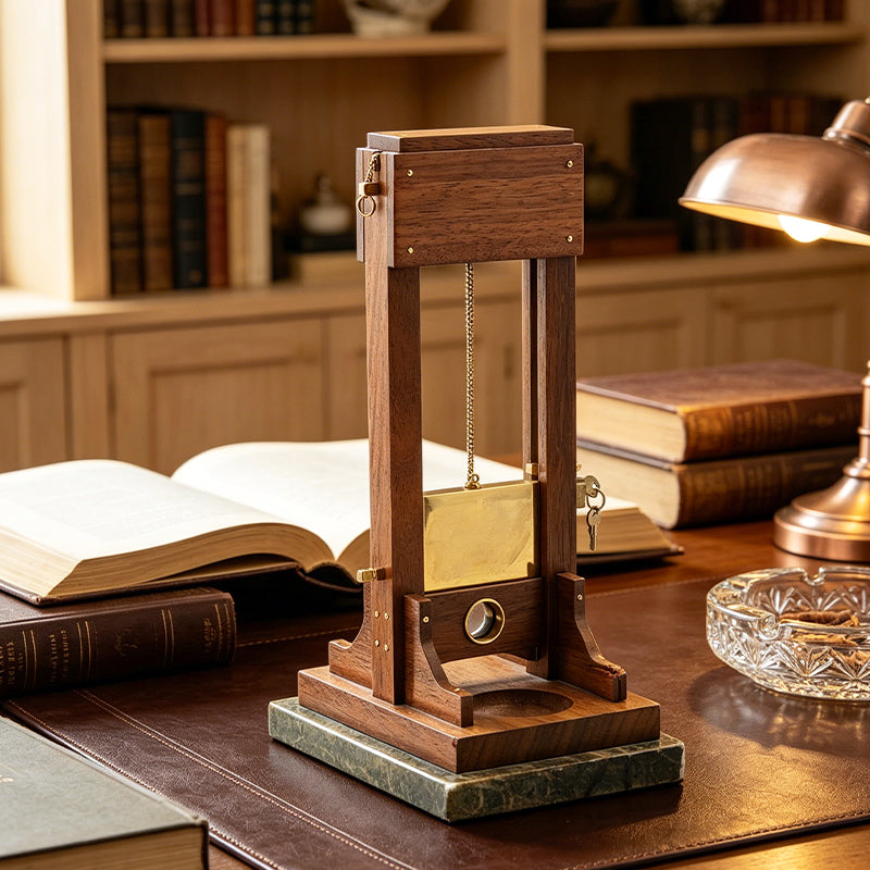 Vintage Guillotine-Tischaccessoire – Decoratieve Holz en Metallobjekt met geïntegreerde Ablagetablett