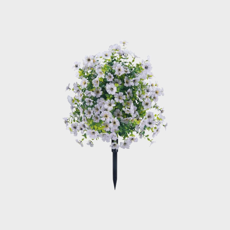 Bloemdecoratie met kunstmatige eucalyptus en viooltjes voor in de gron