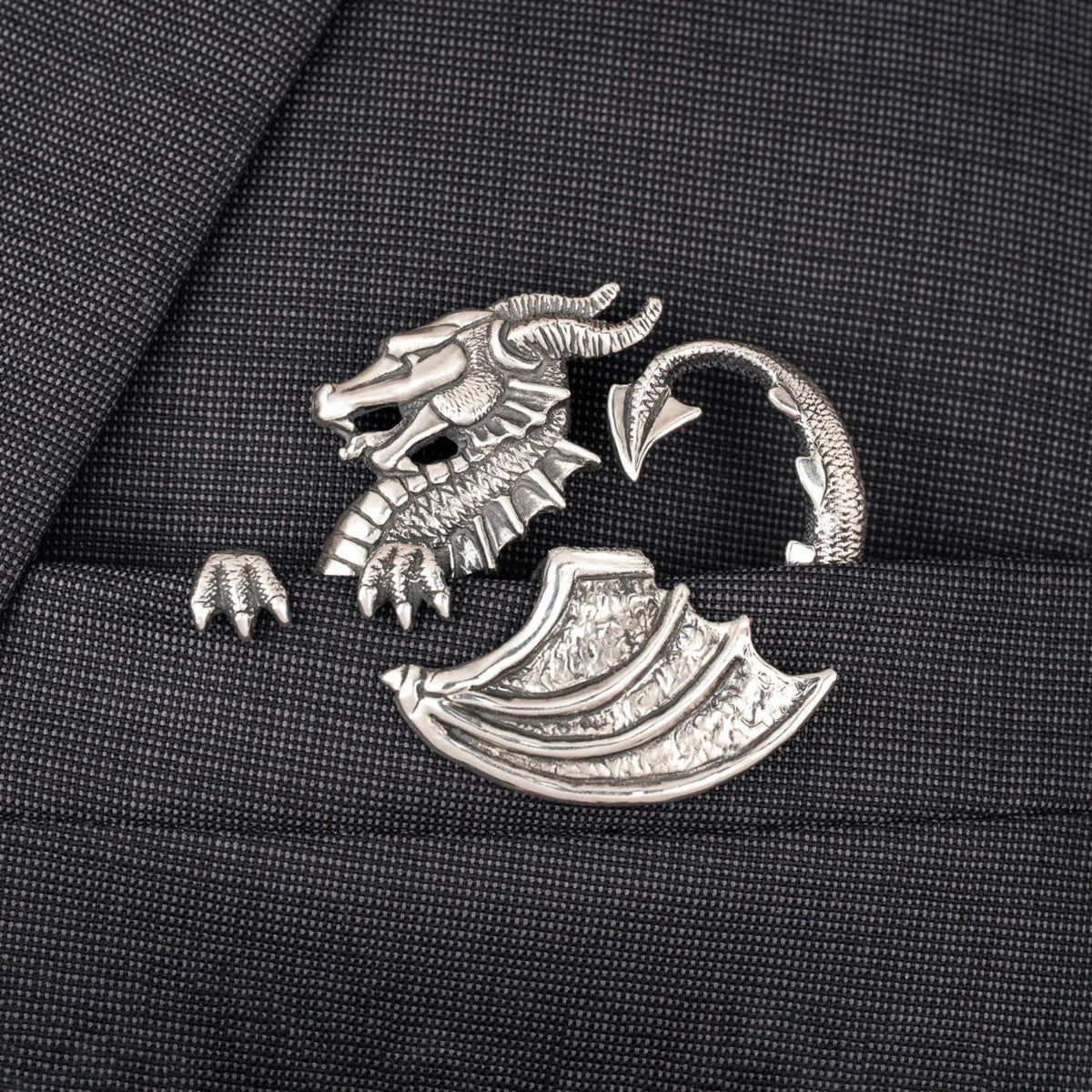 ✨ Luxe, sculpturale dierenbroche – Exclusief statement-item voor pakken en blazers