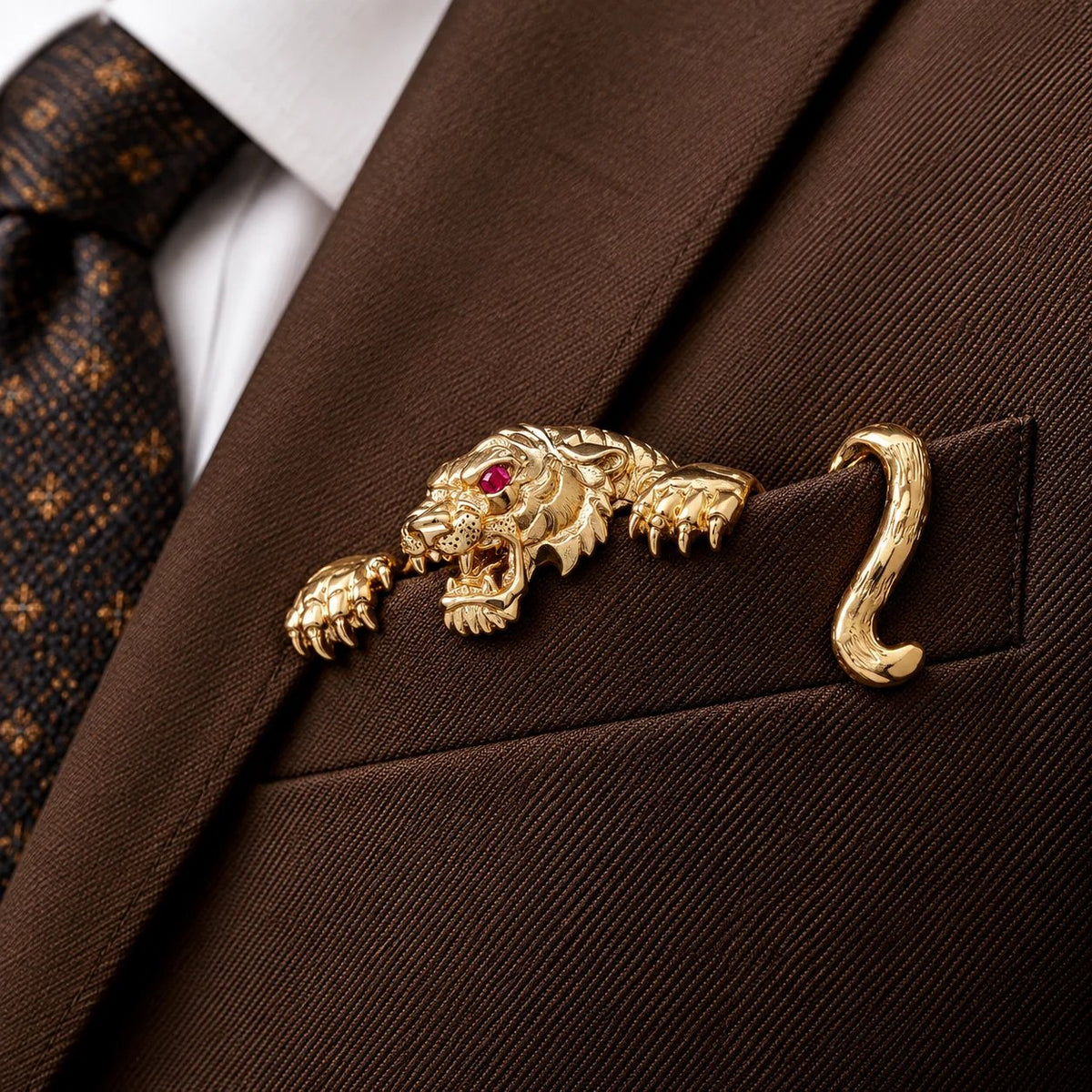 ✨ Luxe, sculpturale dierenbroche – Exclusief statement-item voor pakken en blazers
