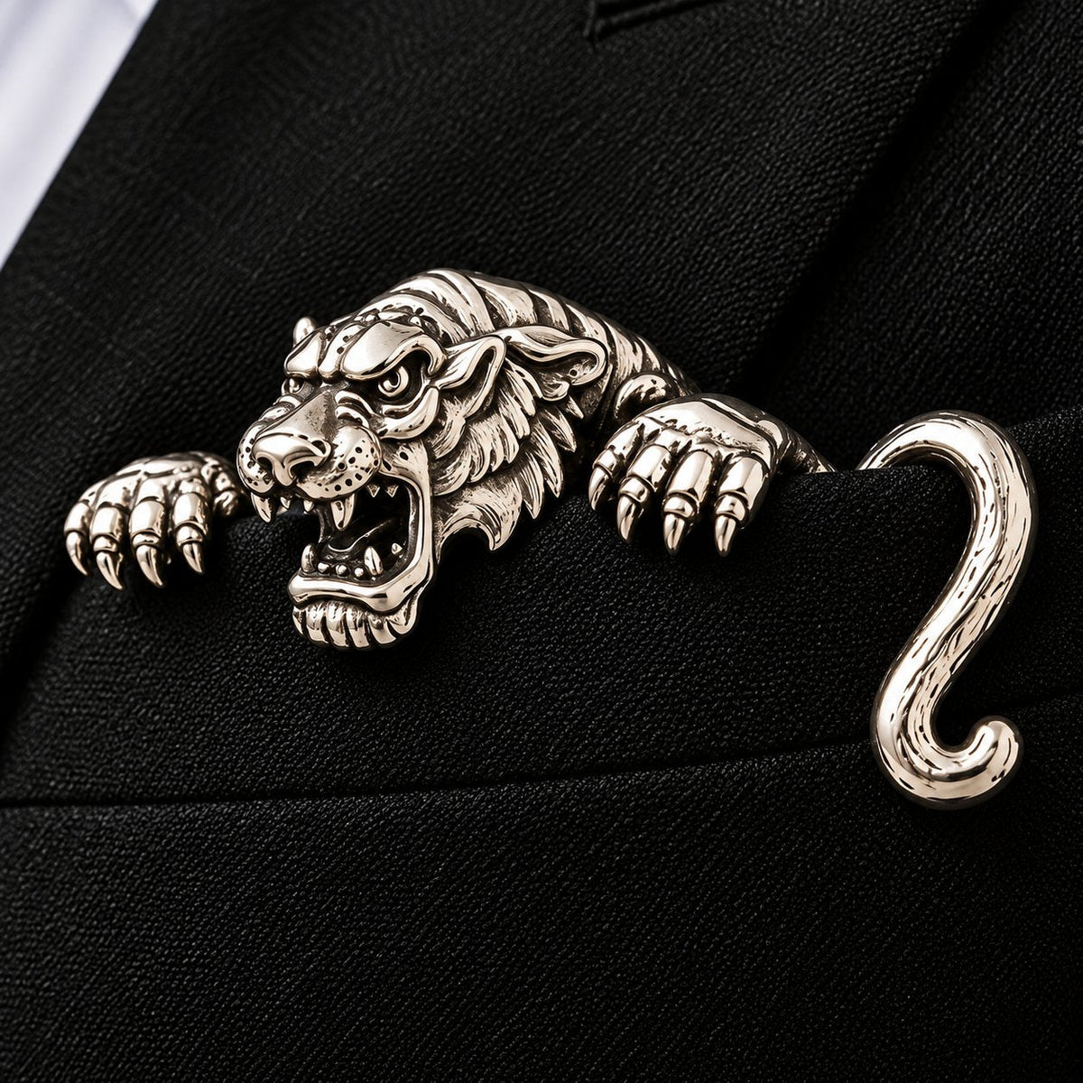 ✨ Luxe, sculpturale dierenbroche – Exclusief statement-item voor pakken en blazers