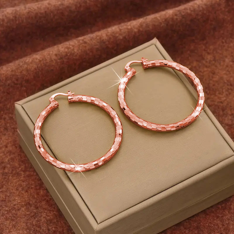 💫💥 Minimalistische oorringen met textuur voor dames – diamantgeslepen, kliksluiting, dagelijkse glans ✨